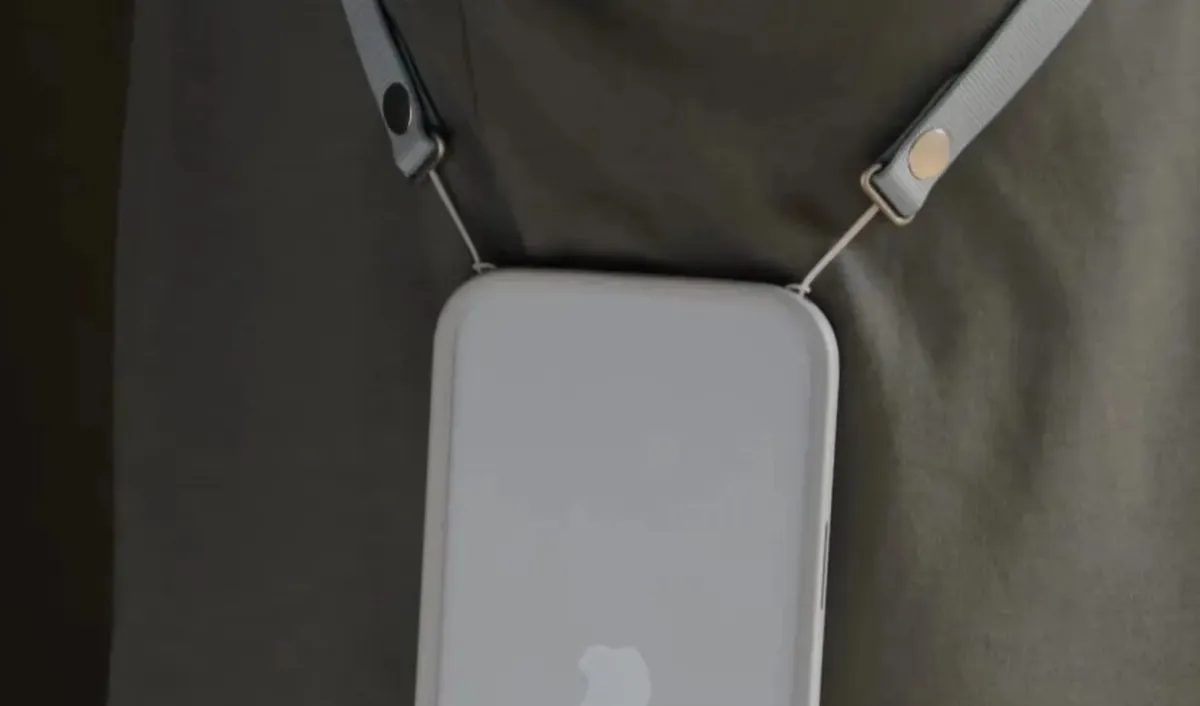 蘋果追流行配件  iPhone 17「斜背肩帶殼」外媒大讚